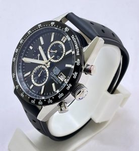 TAG HEUER CARRERA CALIBRE DATE BLACK RUBBER STRAP WATCH - Image 3